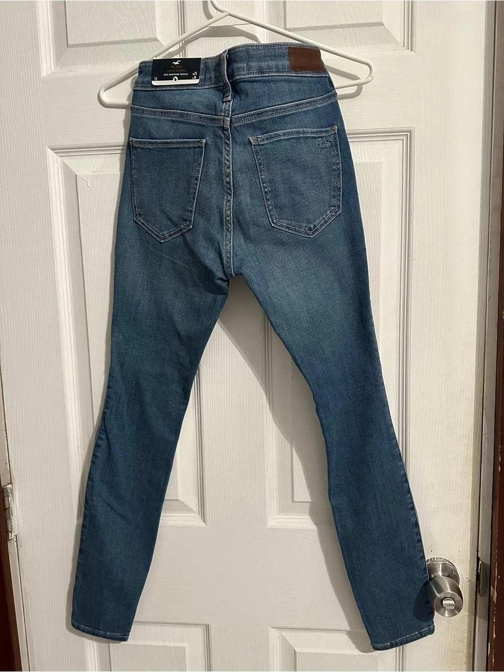 Hollister Classic High-Rise Blue Skinny Jeans - Women size 1s
W25 L26 - Picture 2 of 8